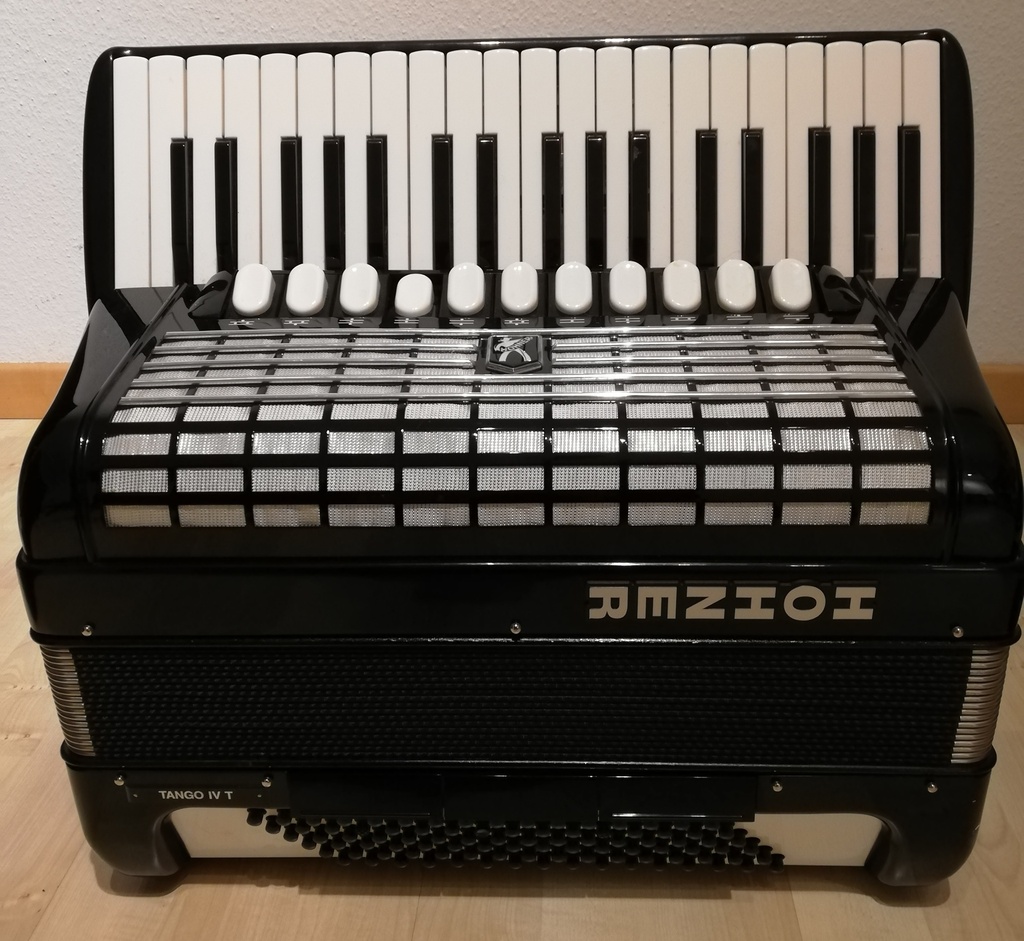 Akkordeon Hohner Tango IV T (schwarz)