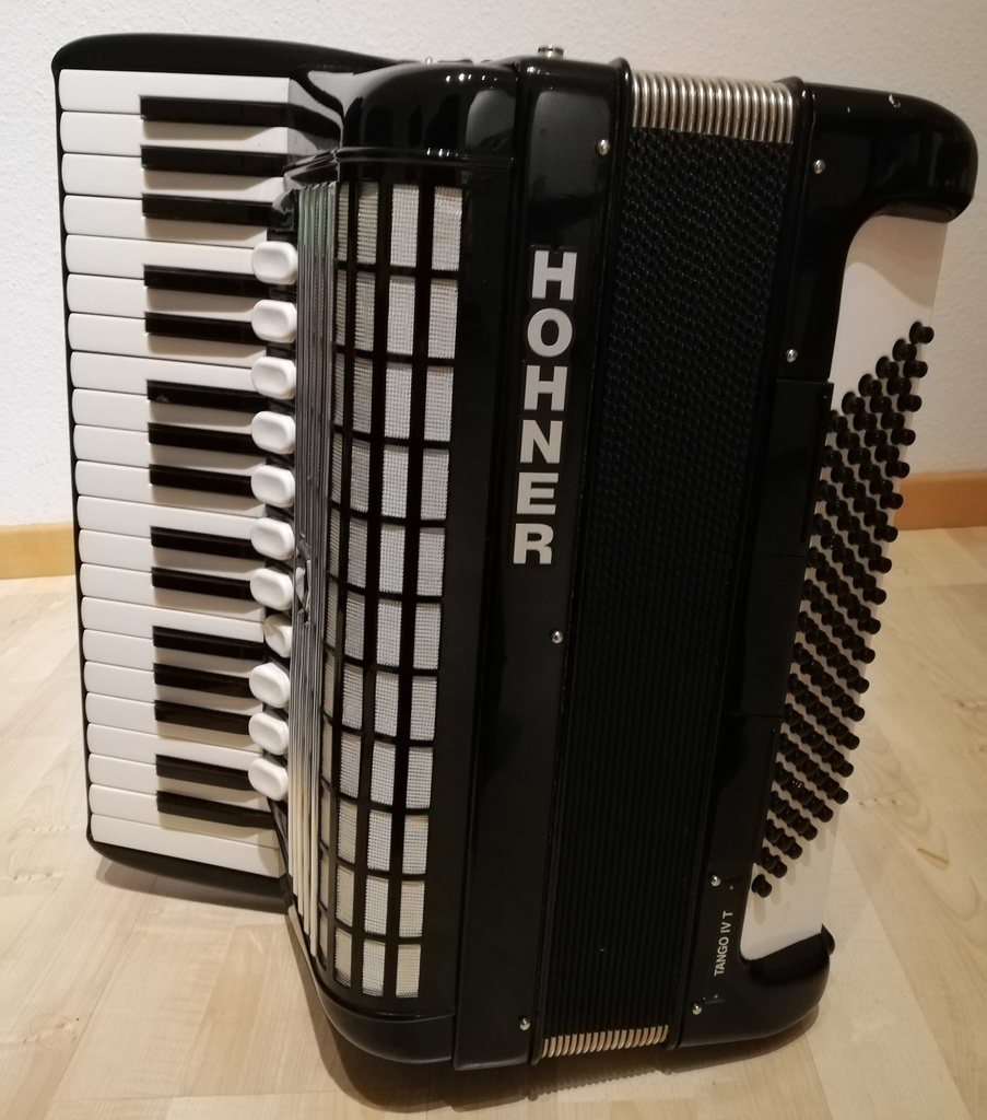 Akkordeon Hohner Tango IV T (schwarz)